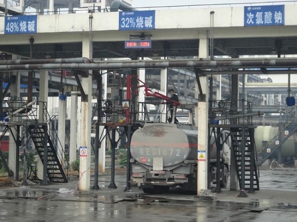 風(fēng)從虎，雨從龍，大大來了雨迎接！興發(fā)牛，大壩壯，主席來了宜昌亮！