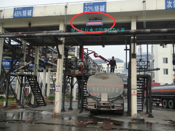 折疊梯（活動(dòng)梯）如何通過優(yōu)異的安全特性來保證操作員的安全